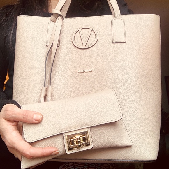 Authentic VALENTINO By Mario leather tote and flap wallet set - Picture 14 of 16